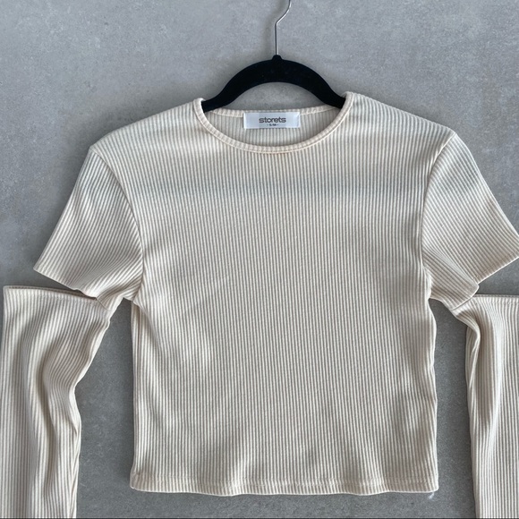 STORETS CUT OUT TOP WITH THUMB OPENINGS - Picture 4 of 11